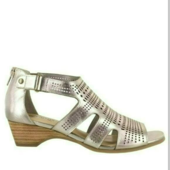 Bella Vita Quinby Chop Out Wedge Sandals-8 - Picture 5 of 8